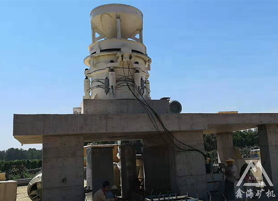 液壓圓錐破碎機(jī)