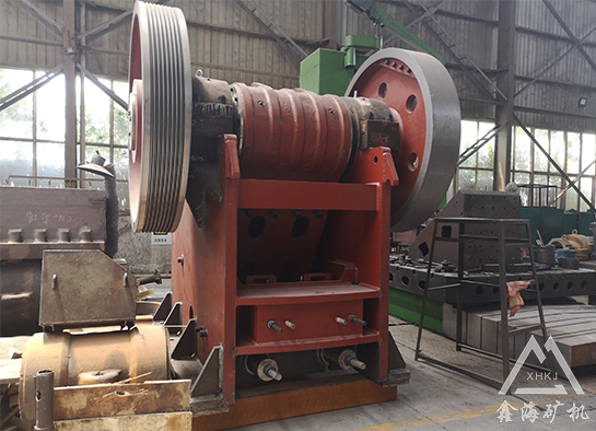 鄂式碎石機(jī)
